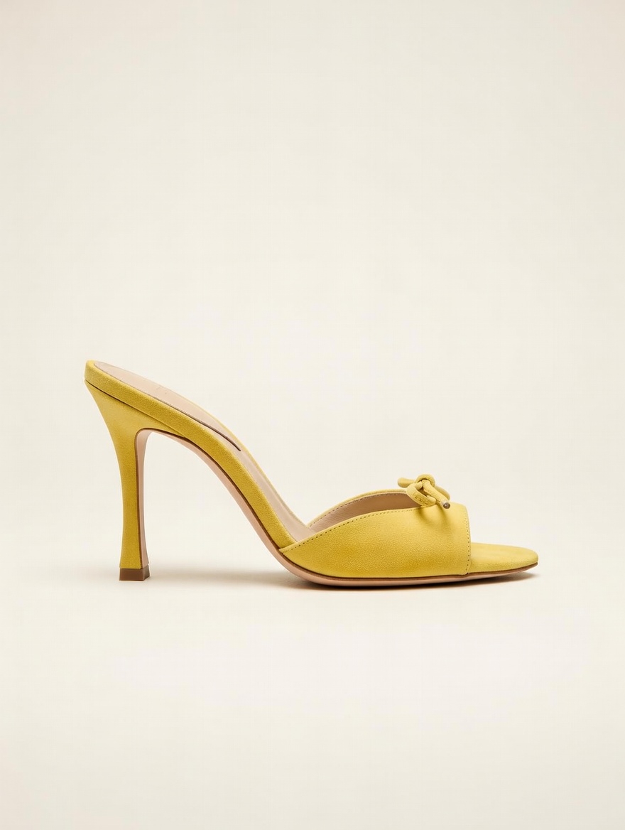 Yasmine — side profile